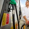 车头条：拜登政府似乎对增加汽油税持开放态度