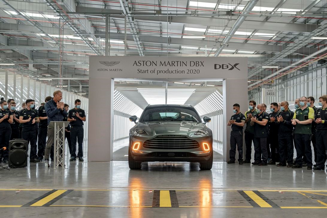 First Aston Martin DBX在威尔士启动新生产线