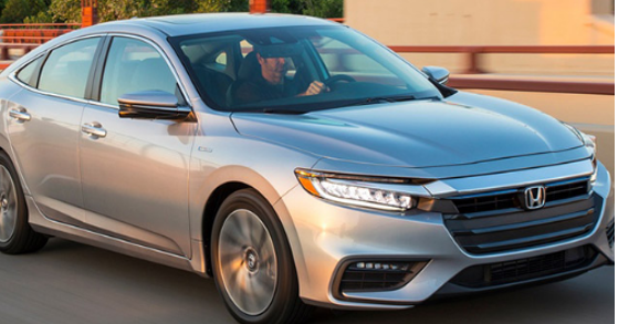 2019 Honda Insight已经开始销售，而且看起来这个新的家庭成员已经成功打动了粉丝和评论家。这款轿车风格鲜明，技术精湛，并提供新的工程解决方案，它将专注于提供顺畅而愉悦的驾驶体验，增强的燃油效率传动系统以及易于浏览的实用工具。   2019 Insight还配备了一流的乘客空间，优质的内饰，高档的造型和简洁利落的传动系统-发动机能够提供总151马力的输出，从而可实现精确而精确的加速，同时，保持生态友好性-该车辆获得EPA 55mpg2的城市额定值。另外，我们不要忘记起价相对较低。  全新的Insight可提供LX，EX和Touring三种装饰级别，还具有多元素LED大灯，按钮启动，数字驾驶员仪表和适用于先进安全技术的Honda Sensing套件。除其他功能外，Insight EX还带有8英寸显示屏音频，并带有Apple CarPlay和Android Auto集成功能。此外，Touring车型增加了真皮座椅，8向电动驾驶员座椅，本田卫星链接导航系统，双区自动气候控制等。  那么，您如何喜欢这个新的家庭成员？我们相信，新的2019 Honda Insight将不仅在特定产品阵容中，而且在整个本田产品列表中都是光荣的家庭成员。