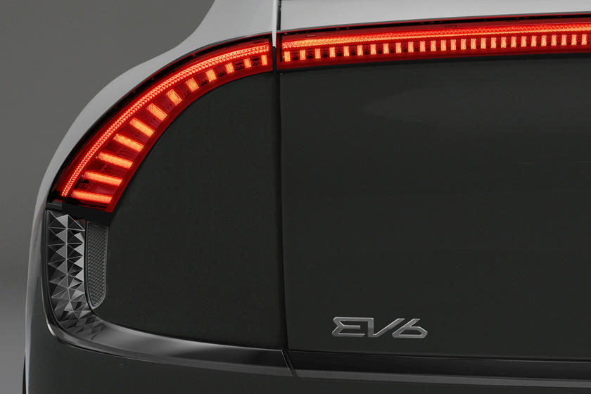 起亚推出首款定制电动汽车EV6