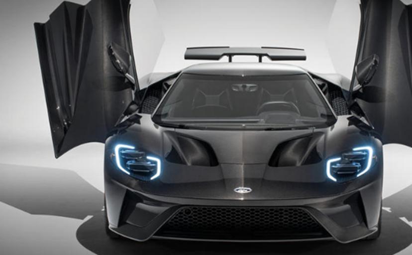 2020年福特GT的清漆充分暴露了超级跑车的轻质碳纤维车身