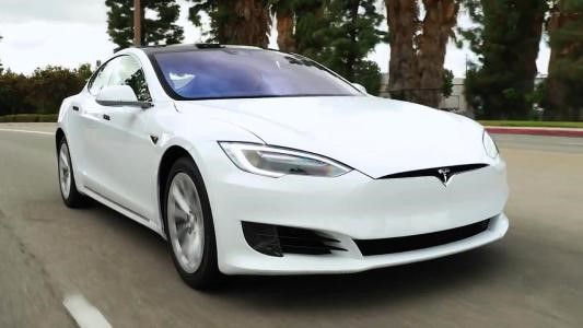 伊隆马斯克建议重新设计的特斯拉Model S可能有400英里的射程
